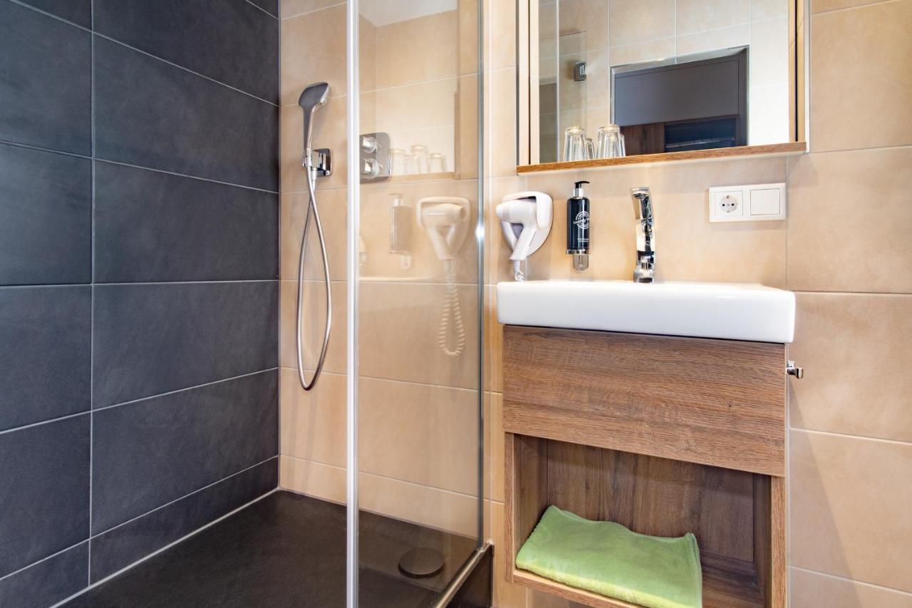 Hotel Wettiner Hof Риза Екстериор снимка
