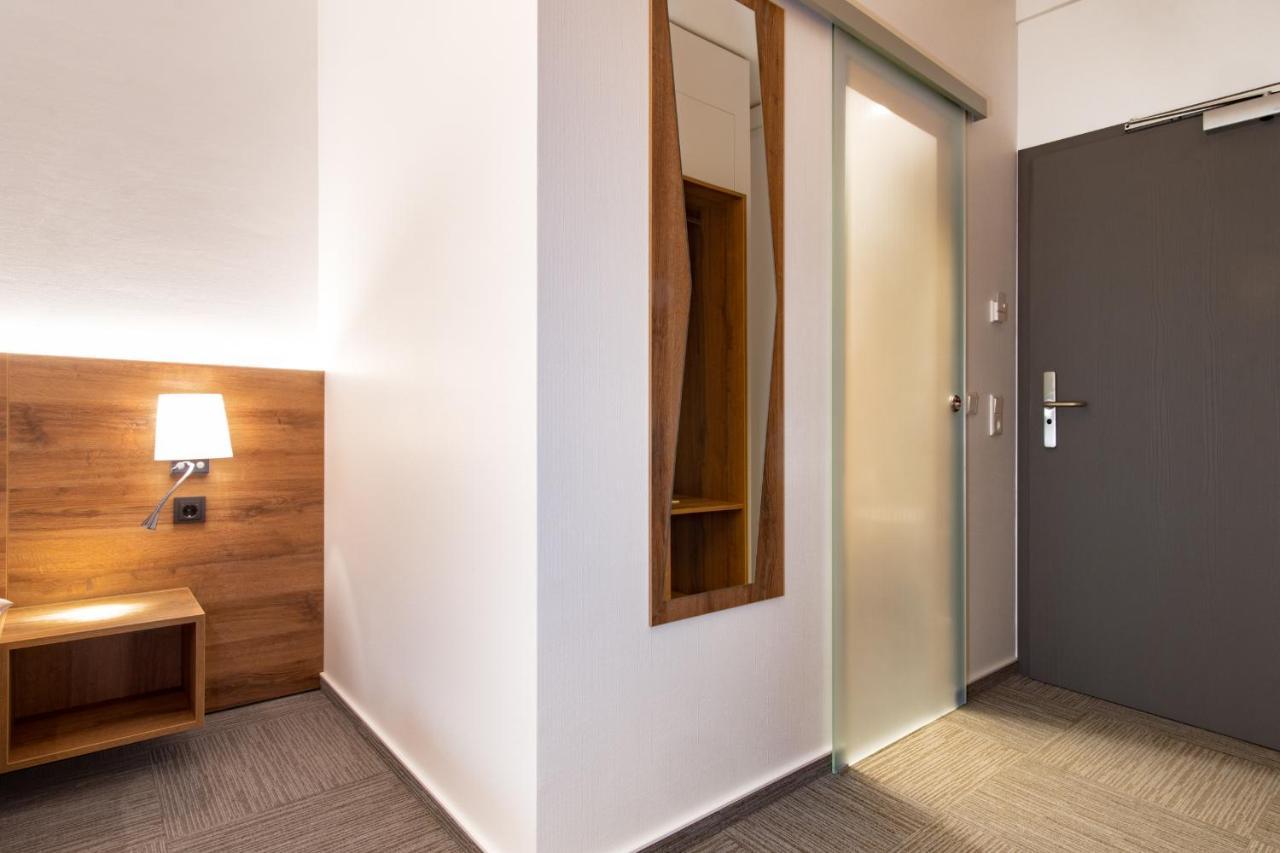 Hotel Wettiner Hof Риза Екстериор снимка