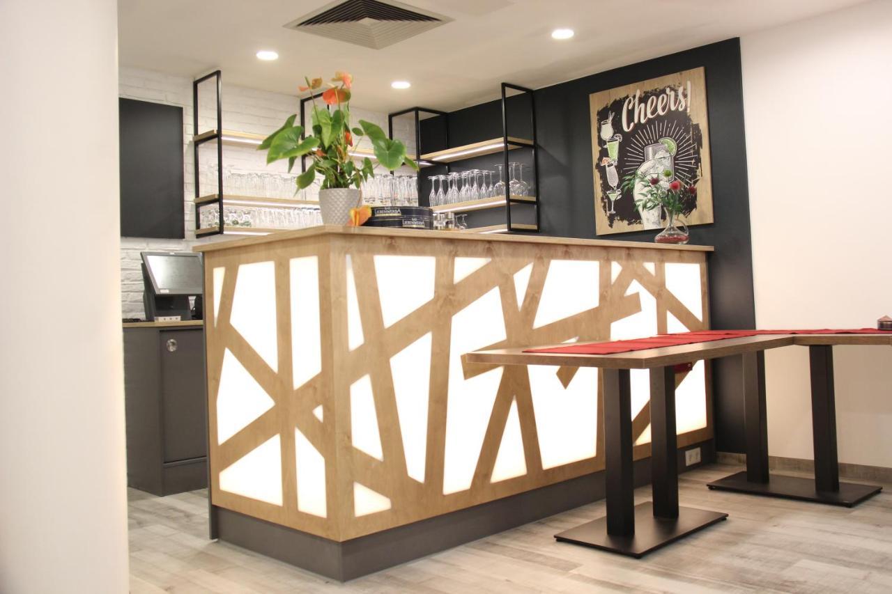 Hotel Wettiner Hof Риза Екстериор снимка