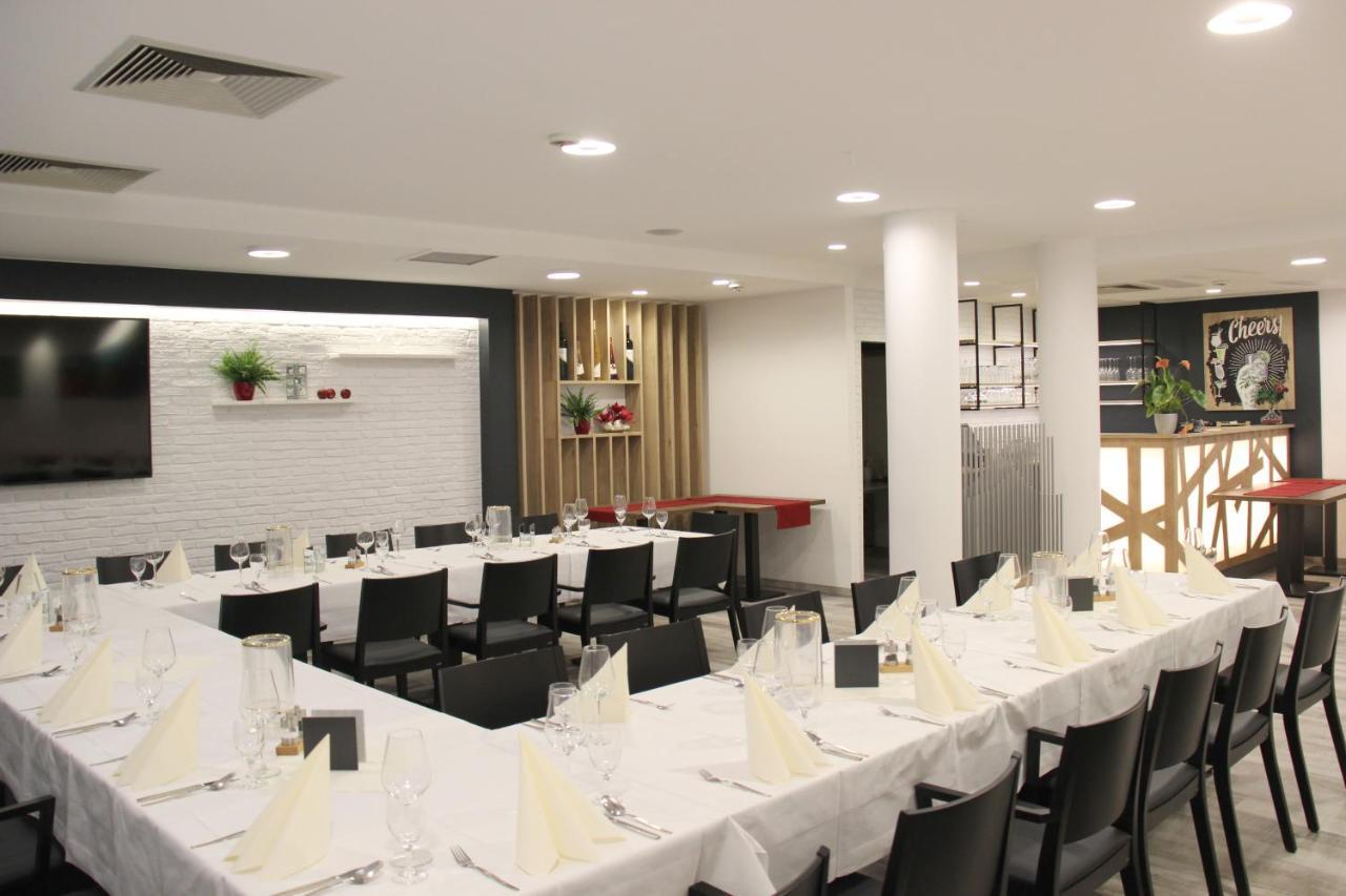 Hotel Wettiner Hof Риза Екстериор снимка